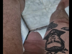 Solo amateur gay urinates in a homemade video in slow motion.