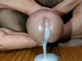 Close up solo masturbation scene from a gay Japanese amateur.