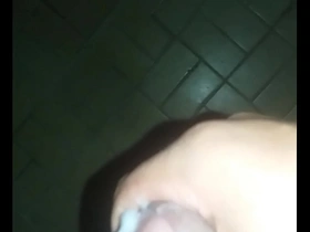 Gay amateurs solo pleasure show ends up in a facial finish