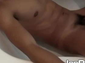 A Japanese twink can’t stop masturbating in the bathtub.